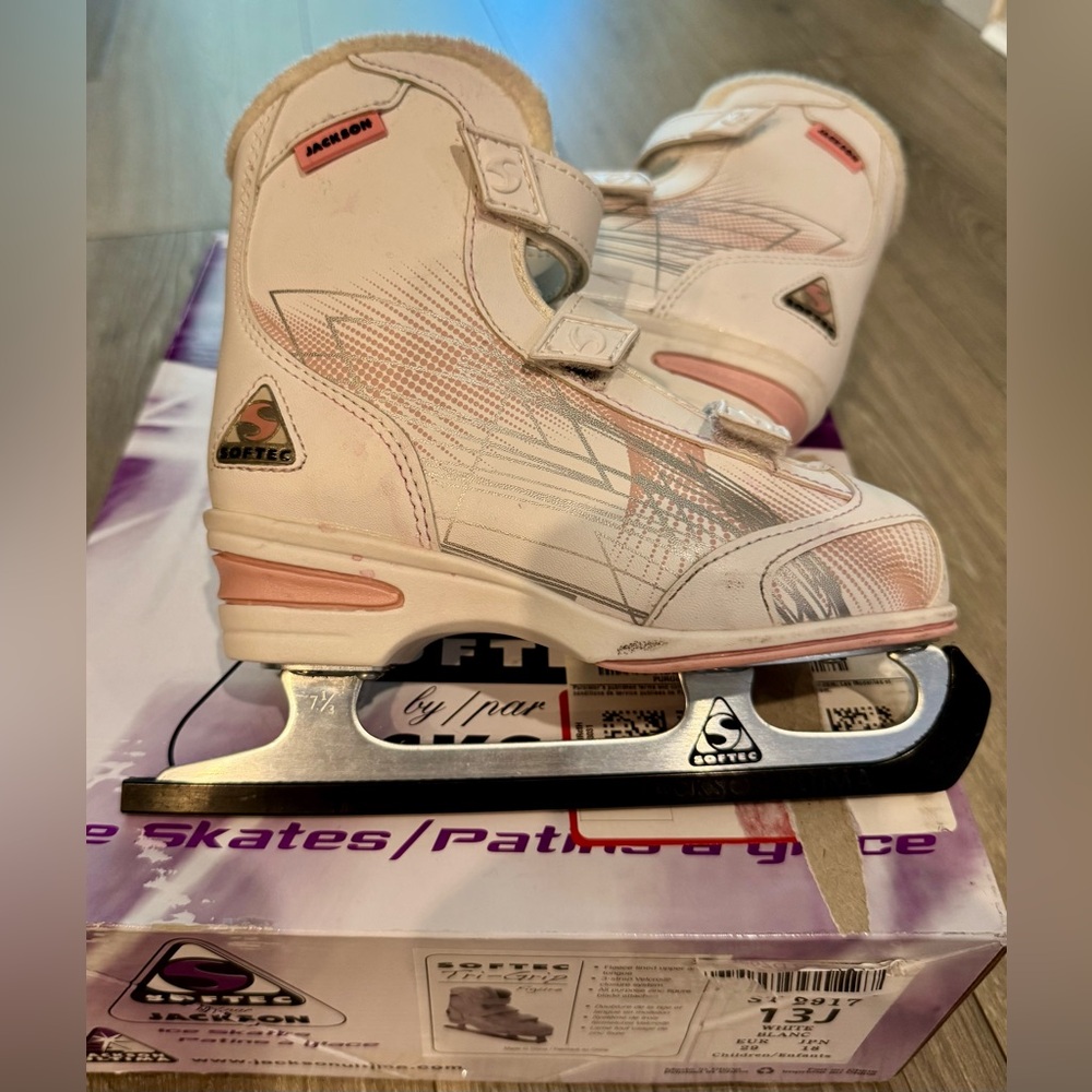 Jackson Ultima Softec Girls Recreational Ice Skates